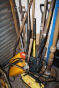 A QUANTITY OF GARDEN TOOLS TO INCLUDE AN KARCHER 411A WASHER