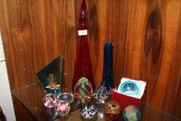 A COLLECTION OF STUDIO GLASS AND LUCITE PAPERWEIGHTS TO INCLUDE LANGHAM GLASS AND PHOENICIAN GLASS