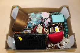 A BOX OF ASSORTED COSTUME JEWELLERY TO INCLUDE LEA STEIN STYLE BROOCHES