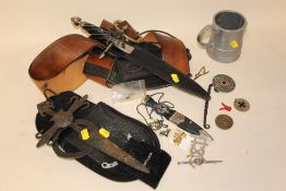 A SMALL TRAY OF COLLECTABLES TO INCLUDE REPRODUCTION DAGGERS, PIN BADGES ETC.