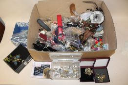 A LARGE BOX OF ASSORTED COSTUME JEWELLERY TO INCLUDE NECKLACES