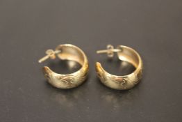 A PAIR OF 9 CARAT GOLD EARRINGS APPROX WEIGHT - 3G