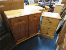 A MODERN HONEY PINE DRESSER W-81 CM AND A PINE 3 DRAWER CHEST (2)