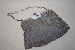 A LARGE VINTAGE HALLMARKED SILVER MESH PURSE