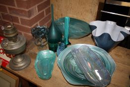 A COLLECTION OF BLUE STUDIO GLASSWARE TO INCLUDE A CAITHNESS VASE