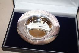 A BOXED HALLMARKED SILVER BEEFEATER RESTAURANTS ROCB DISH - APPROX WEIGHT 43.1G