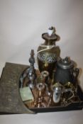 A BOX OF METALWARE TO INCLUDE A BRASS TABLE LAMP, LARGE SILVER PLATED JUG ETC.