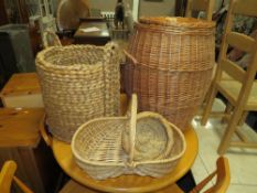 A WICKER LAUNDRY BASKET AND TWO FURTHER BASKETS (3)