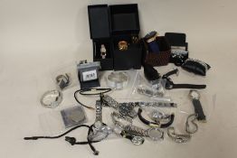 A BOX OF ASSORTED WRISTWATCHES TO INCLUDE GUESS AND MARC JACOBS EXAMPLES