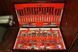 AN OAK CASED CANTEEN OF WEBBER AND HILL KINGS PATTERN CUTLERY