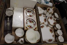 TWO TRAYS OF ROYAL ALBERT OLD COUNTRY ROSES CHINA TO INCLUDE BOXED EXAMPLES