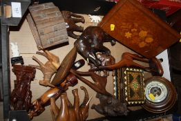 A TRAY OF COLLECTABLES TO INCLUDE A CARVED BLACK FOREST SEATED BEAR FIGURE