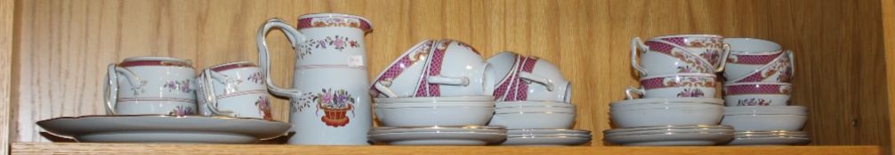 A COLLECTION OF SPODE TEA AND DINNERWARE