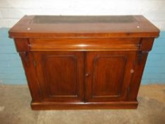 AN ANTIQUE VICTORIAN MAHOGANY SIDEBOARD