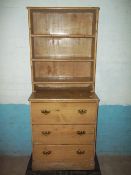 AN ANTIQUE PINE BOOKSHELF