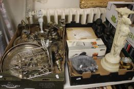 A TRAY OF METALWARE TO INCLUDE WHITE METAL TOGETHER WITH A TRAY OF FIGURES ETC. (TRAYS NOT