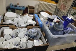FOUR TRAYS OF CERAMICS TO INCLUDE BLUE & WHITE (TRAYS NOT INCLUDED) AND A BOX OF NORMAN ROCKWELL