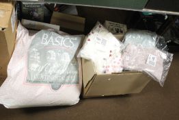 A SELECTION OF ASSORTED CLOTHING, A QUILT ETC.