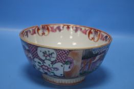 A MANDARIN PALETTE CHINESE EXPORT FAMILLE PORCELAIN BOWL, DECORATED WITH PANELS OF FIGURES, DEPTH 14