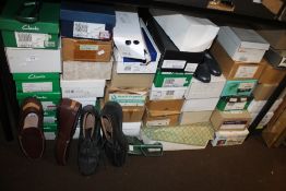 A LARGE QUANTITY OF MAINLY BOXED LADIES SHOES TO INCLUDE CLARKS, HUSH PUPPIES ETC., MOSTLY SIZE 4½