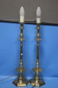 A PAIR OF BRASS LAMPS H 67 CM WITHOUT BULBS