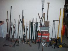 A LARGE SELECTION OF GARDEN TOOLS