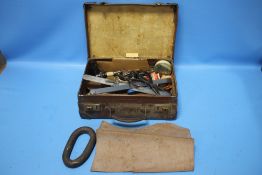 A VINTAGE SMALL SUITCASE TO INCLUDE A QUANTITY OF VINTAGE TOOLS AND A PIECE OF LEATHER