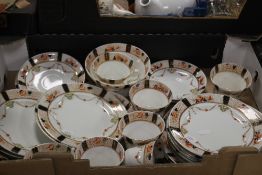 A TRAY OF 'BALMORAL' PATTERN TEA & DINNERWARE