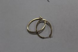 A PAIR OF 9 CARAT GOLD HOOP EARRINGS APPROX WEIGHT -1.3G