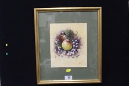 A GILT FRAMED WATERCOLOUR STILL LIFE STUDY OF FRUIT BY CHRISTOPHER HUGHES 1983 - 22CM BY 18 CM