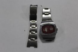 A RETRO VINTAGE HANOWA DIGITAL JUMP HOUR WRISTWATCH - STRAP BROKEN