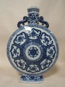 A LARGE CHINESE BLUE AND WHITE MOON FLASK VASE WITH BLUE CHARACTER MARKINGS TO BASE, H 51 CM, W 34
