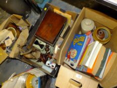 THREE BOXES OF COLLECTABLES TO INCLUDE A MAHOGANY LIDDED BOX AND BOXED COSTUME JEWELLERY