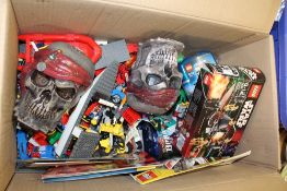A BOX OF LEGO TOYS TO INCLUDE A STAR WARS EXAMPLE