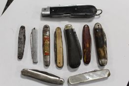 A BOX OF VINTAGE PEN KNIVES