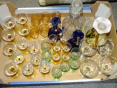 A TRAY OF RETRO GLASSWARE TO INCLUDE BABYSHAM DRINKING GLASSES AND DECANTER