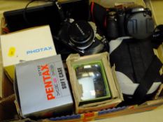 A SMALL TRAY OF CAMERAS AND ACCESSORIES TO INCLUDE A PENTAX M.E. SUPER CAMERA