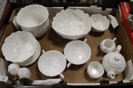 A TRAY OF WEDGWOOD AND COALPORT COUNTRYWARE CERAMICS TO INCLUDE A SMALL TEA SERVICE