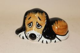 A LORNA BAILEY CERAMIC FIGURE OF A DOG