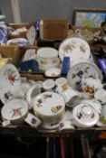 TWO TRAYS OF ROYAL WORCESTER EVESHAM DINNERWARE TO INCLUDE DINING PLATES