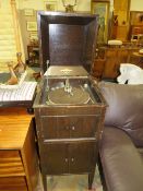AN OAK CASED COLUMBIA VINTAGE GRAMOPHONE A/F