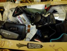 A BOX OF CAMERAS AND ACCESSORIES TO INCLUDE A SONY HANDICAM AND VINTAGE ROLLEIFLEX CAMERA