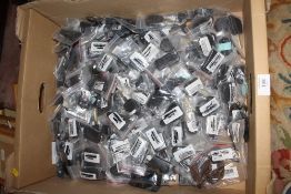 A QUANTITY OF UNWORKED CAR KEYS AND FOBS TO INCLUDE MERCEDES AND AUDI EXAMPLES