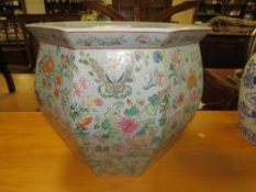 A LARGE ORIENTAL OCTAGONAL JARDINAIRE DECORATED WITH FLOWERS AND BIRDS H-37 CM
