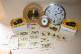 A BAG OF COLLECTABLES TO INCLUDE DIE CAST TOY CARS, MODERN WALL CLOCKS ETC