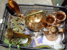 A TRAY OF METALWARE TO INCLUDE A COPPER KETTLE AND COPPER BUGLE