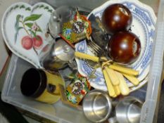 A BOX OF CERAMICS AND METALWARE TO INCLUDE A PORTMEIRION HEART SHAPED DISH, MINIATURE CUCKOO