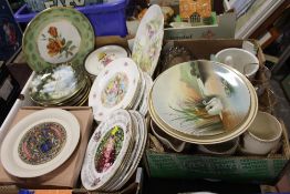 A TRAY OF COLLECTORS PLATES TO INCLUDE ROYAL DOULTON TOGETHER WITH A SMALL BOX OF CERAMICS AND GLASS