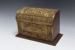 AN ART NOUVEAU BRASS AND OAK STATIONARY BOX, W24.5 cm