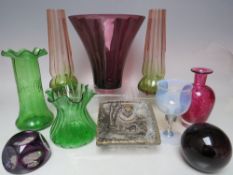 A COLLECTION OF ANTIQUE, VINTAGE AND STUDIO GLASSWARE, various styles and periods, to include a